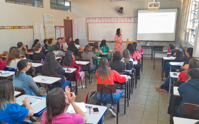 Professores e educadores da rede municipal de ensino recebem capacitação