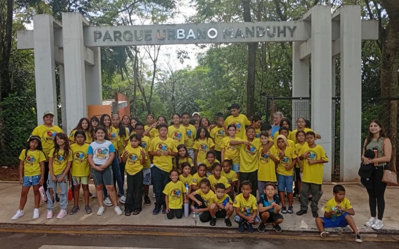 Crianças e adolescentes do SCFV de Tapejara visitam o Parque Manduhy